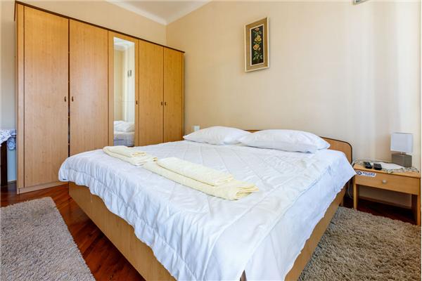 Room S1, for 2 persons