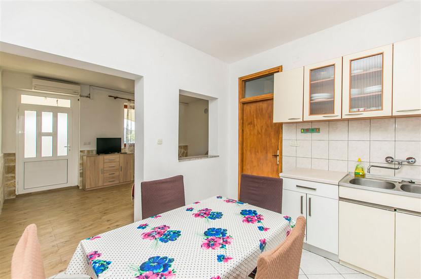 Apartment A1, for 5 persons