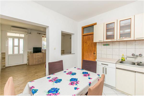 Apartment A1, for 5 persons
