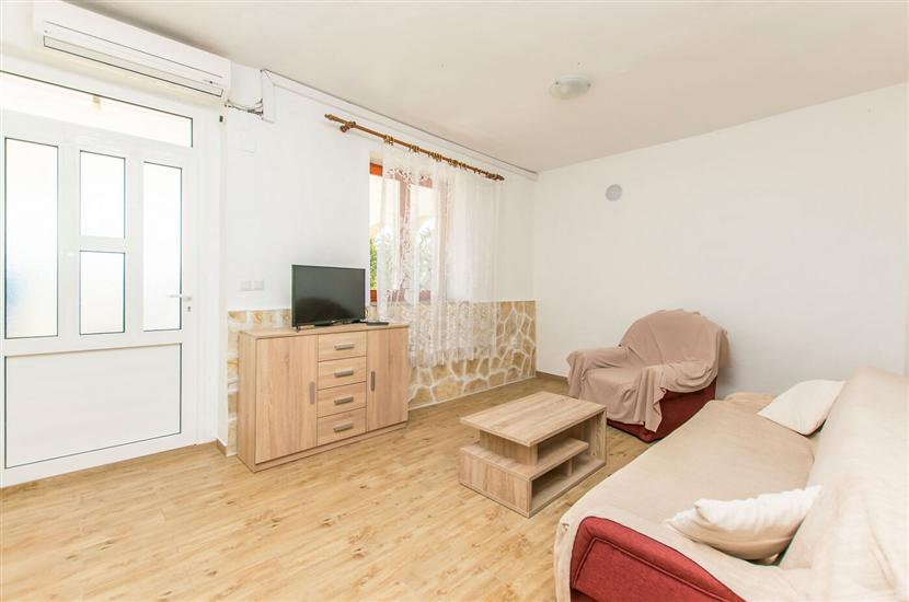 Apartment A1, for 5 persons