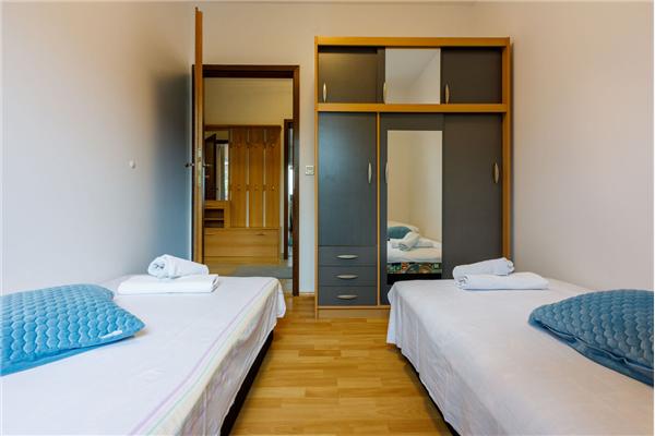 Apartment A2, for 5 persons