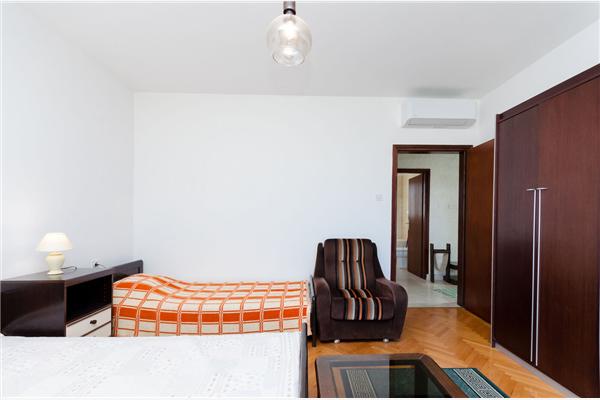 House K1, for 8 persons