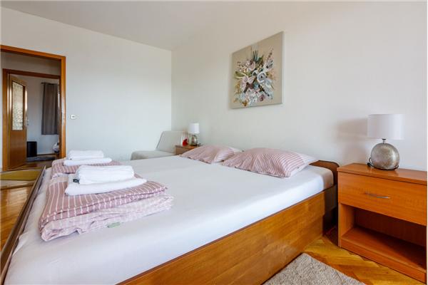 Apartment A2, for 7 persons