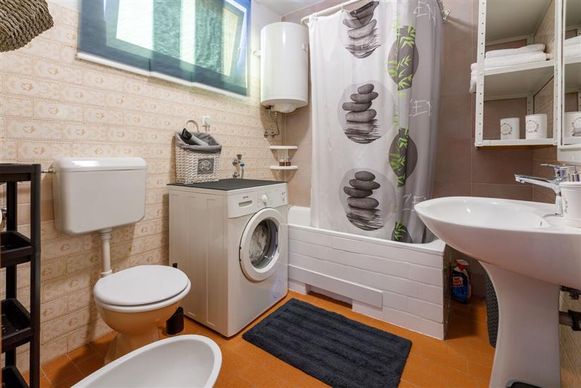 Apartment A2, for 7 persons