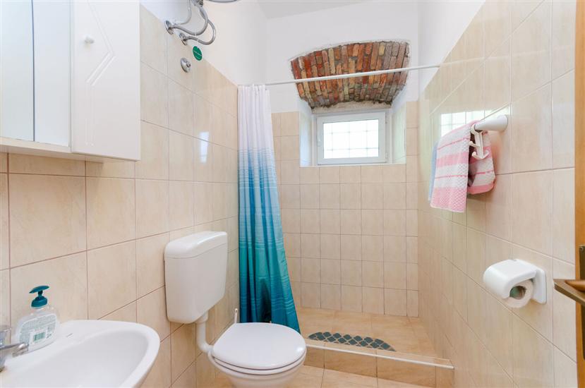 Apartment A5, for 5 persons