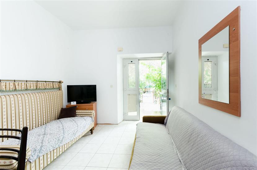 Apartment A5, for 5 persons