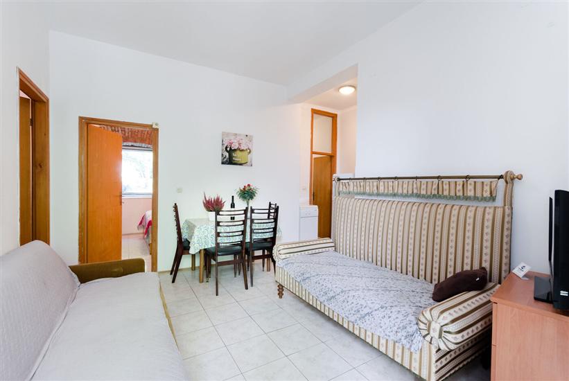 Apartment A5, for 5 persons