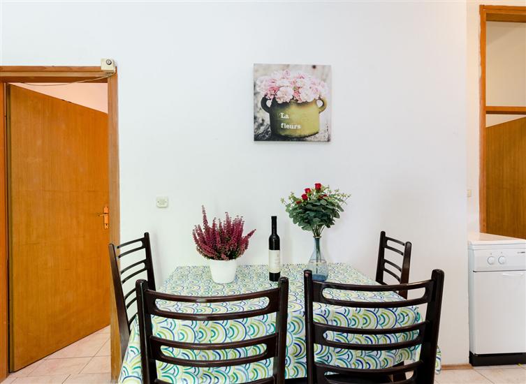 Apartment A5, for 5 persons