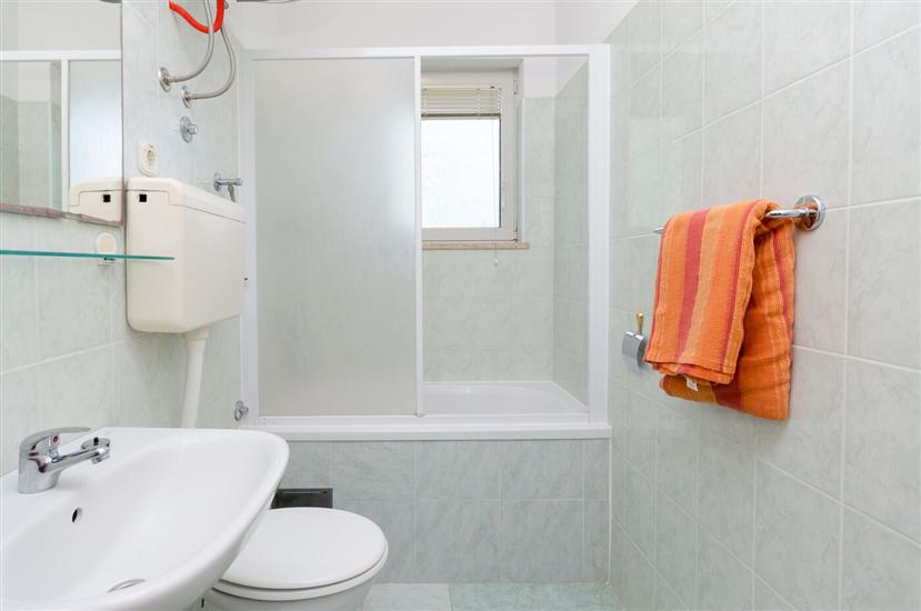 Apartment A7, for 8 persons