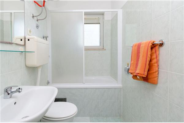 Apartment A7, for 8 persons