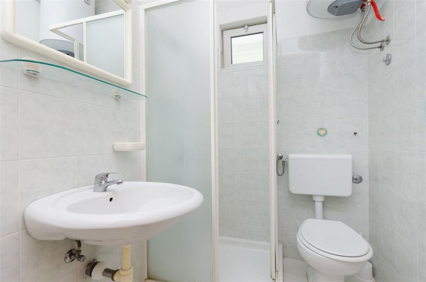 Apartment A7, for 8 persons