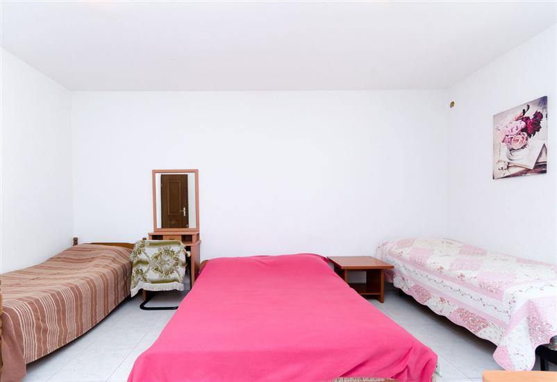 Apartment A7, for 8 persons