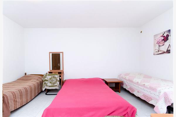 Apartment A7, for 8 persons