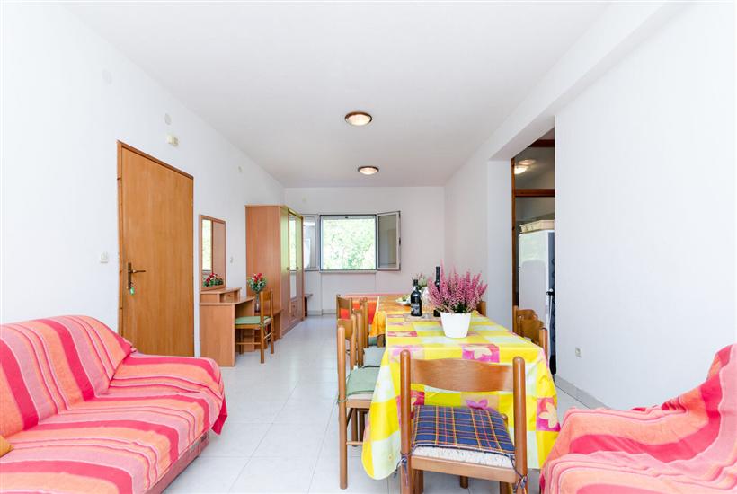 Apartment A7, for 8 persons