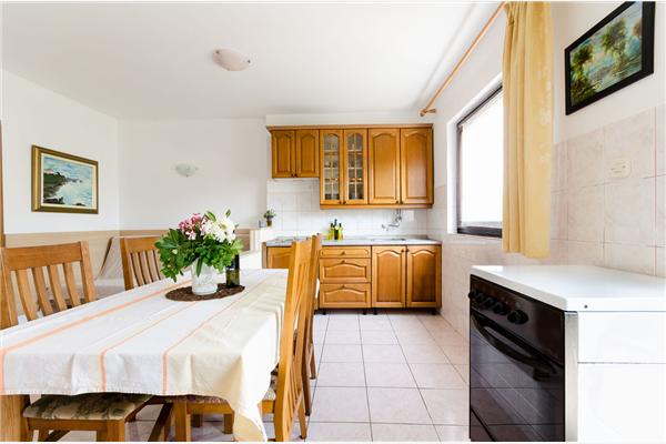 Apartment A4, for 6 persons