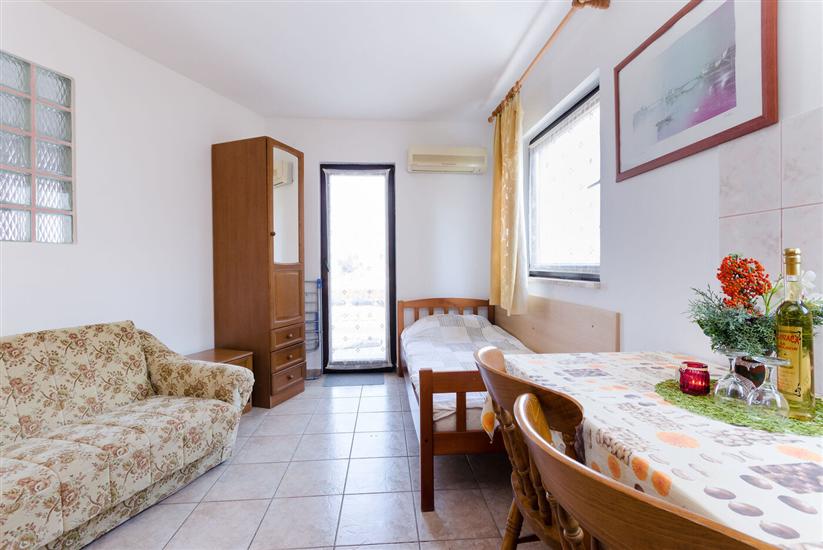 Apartment A4, for 6 persons