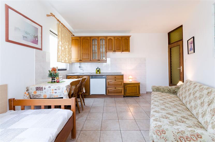 Apartment A4, for 6 persons