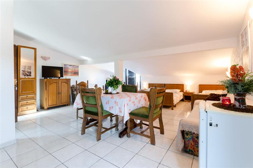 Apartment A7, for 3 persons