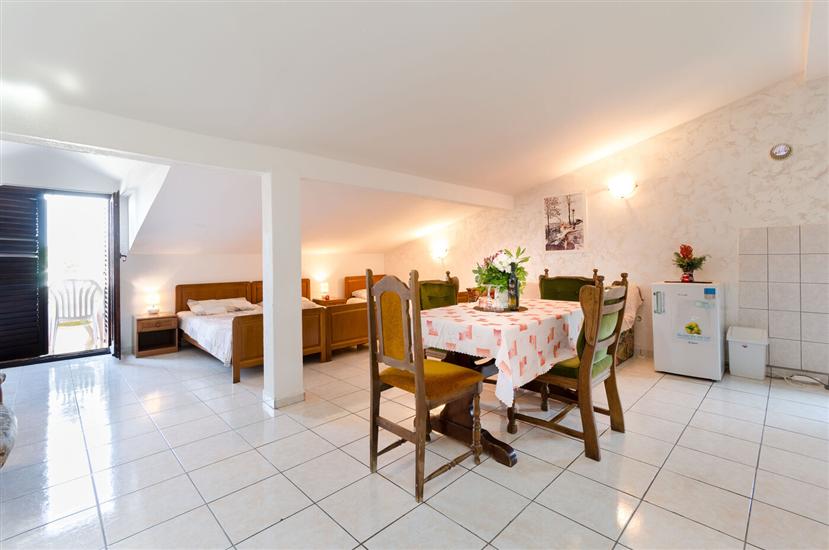 Apartment A7, for 3 persons