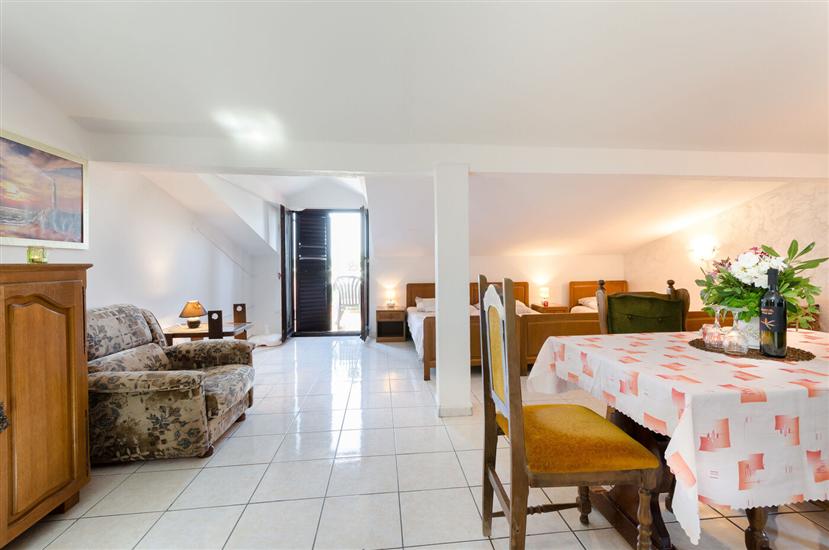 Apartment A7, for 3 persons