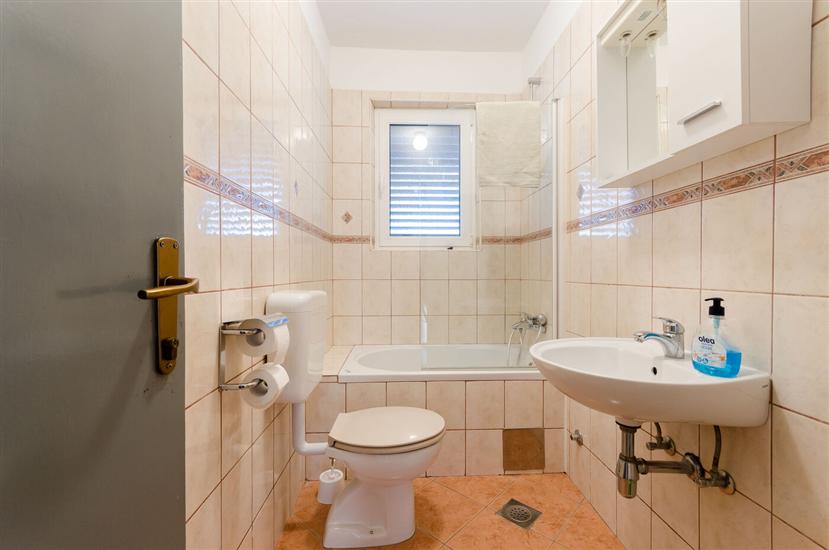 Apartment A1, for 6 persons