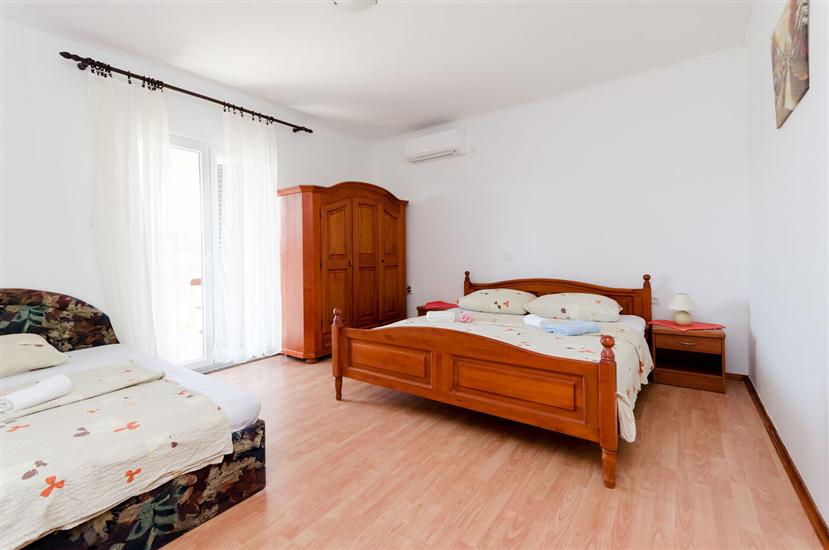 Apartment A4, for 3 persons