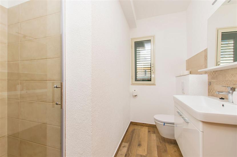 Apartment A1, for 5 persons