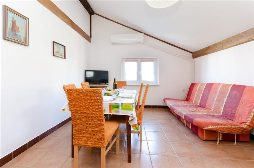 Apartment A1, for 7 persons