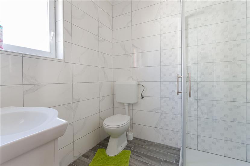 Apartment A2, for 8 persons