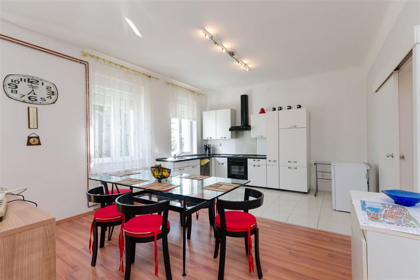 Apartment A1, for 5 persons