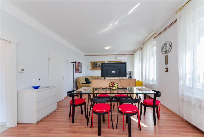 Apartment A1, for 5 persons