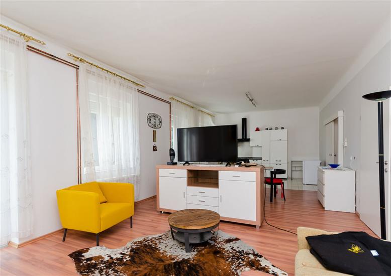 Apartment A1, for 5 persons