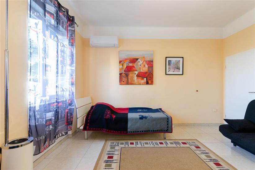 Apartment A2, for 5 persons