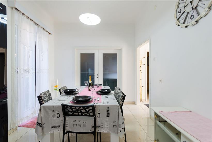 Apartment A2, for 5 persons