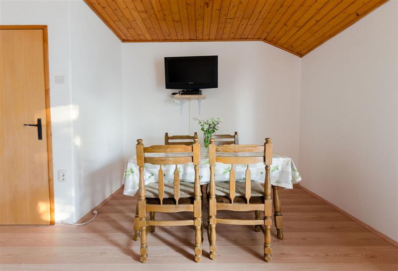 Apartment A1, for 5 persons