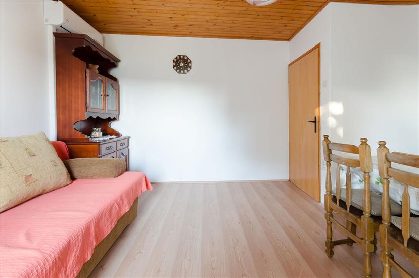 Apartment A1, for 5 persons