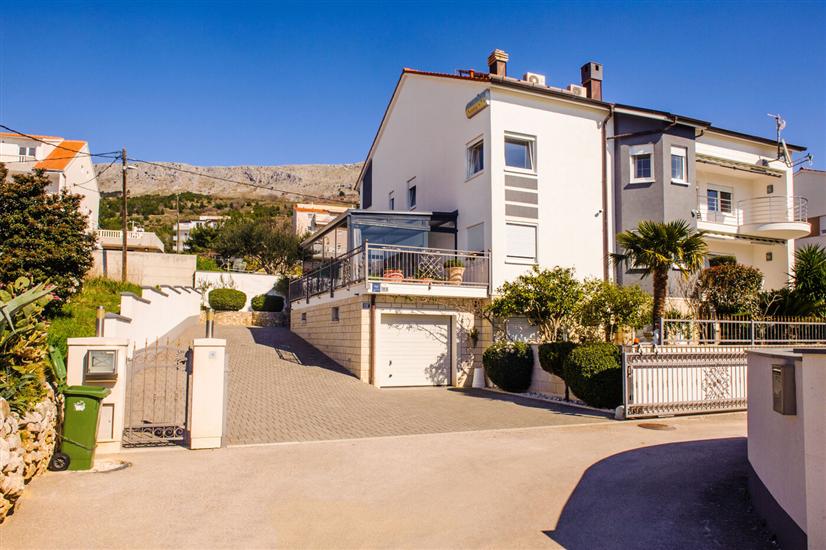 Apartment and Rooms Ana