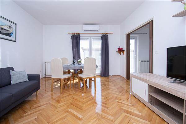 Apartment A1, for 5 persons
