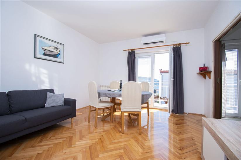 Apartment A1, for 5 persons