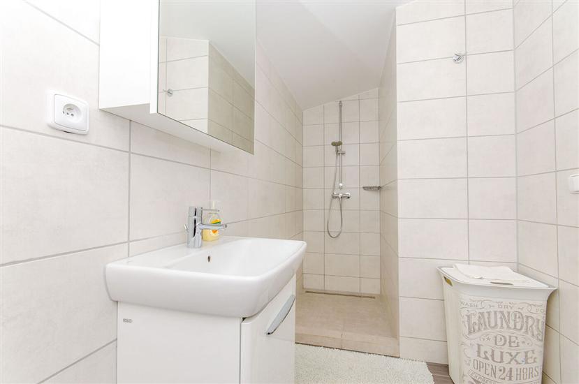 Apartment A6, for 6 persons