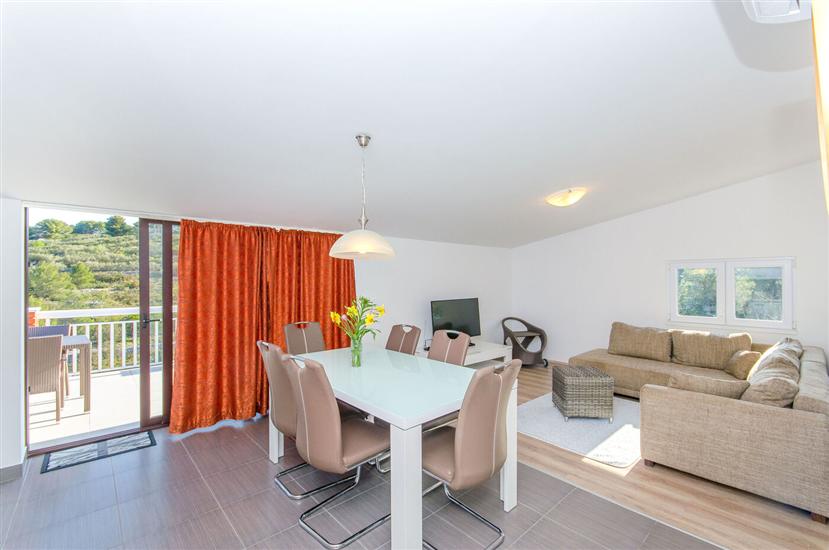 Apartment A6, for 6 persons