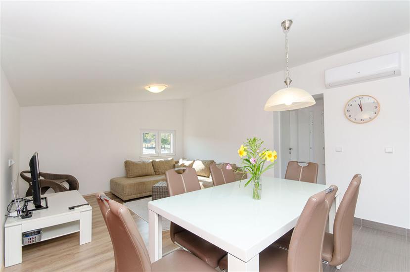 Apartment A6, for 6 persons