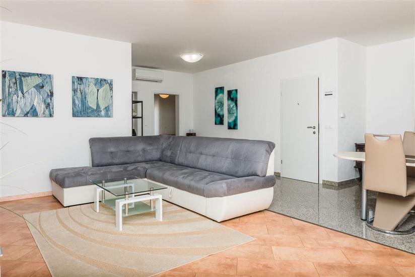 Apartment A1, for 5 persons