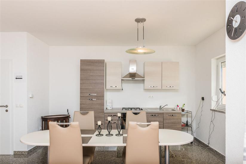 Apartment A1, for 5 persons