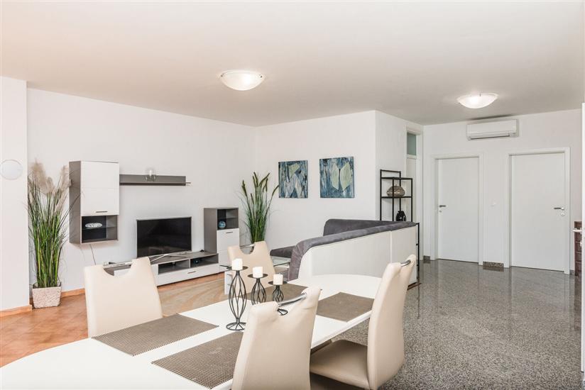 Apartment A1, for 5 persons