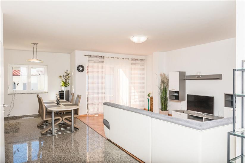 Apartment A1, for 5 persons