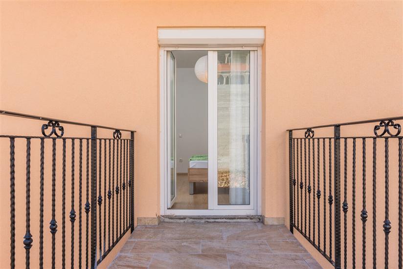 Apartment A1, for 5 persons