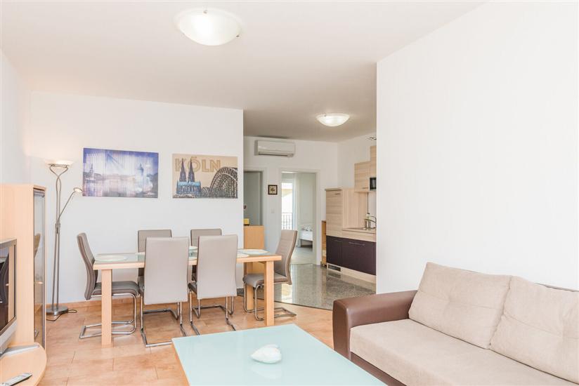 Apartment A2, for 7 persons
