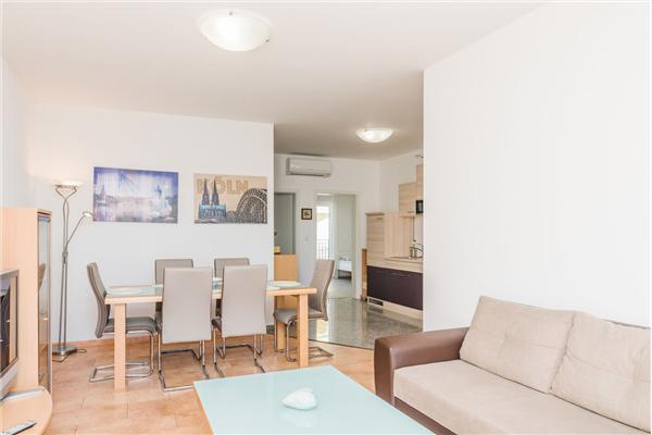 Apartment A2, for 7 persons