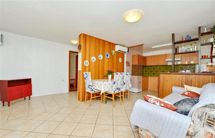 Apartment A2, for 6 persons